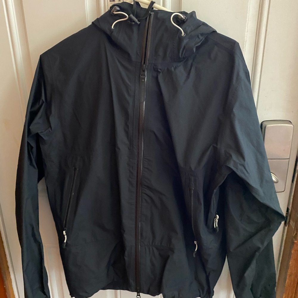 Men’s small Gortex rain jacket and pants.